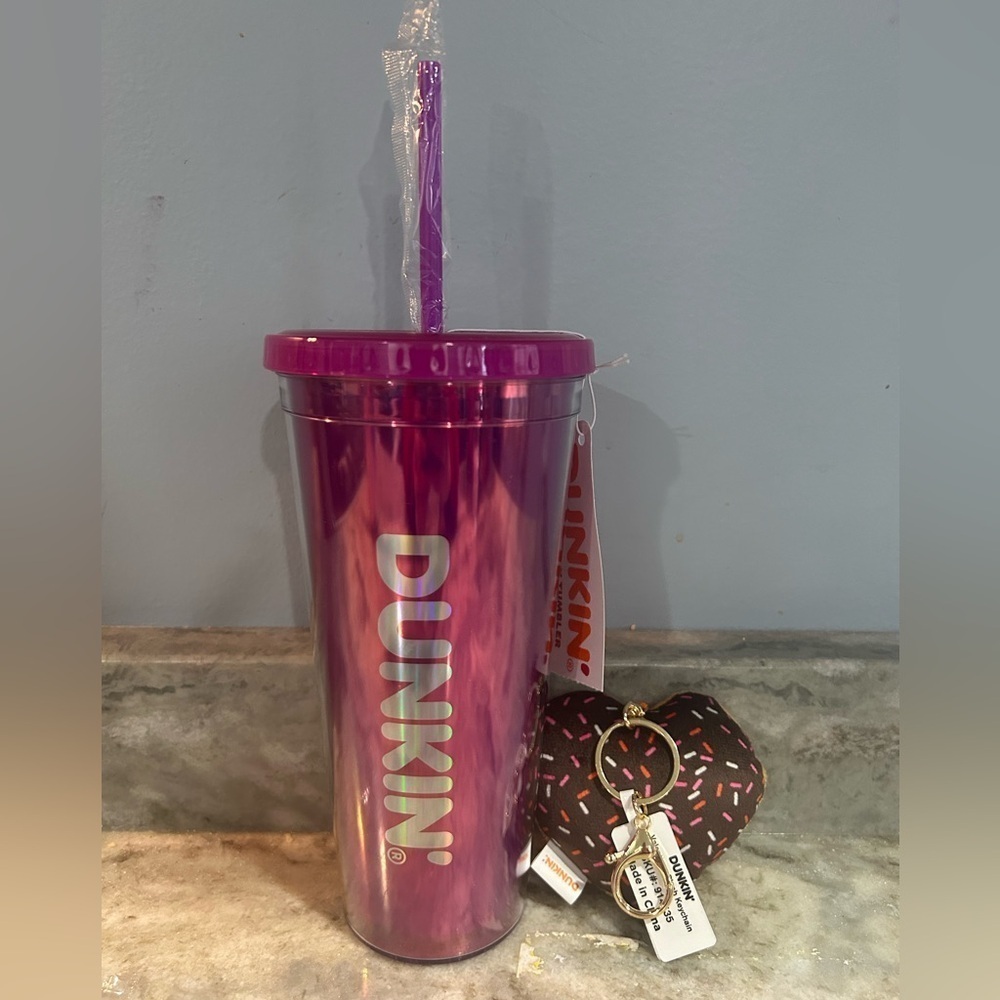 Dunkin Valentines Day 2024 24oz Tumbler w/‎ Keychain